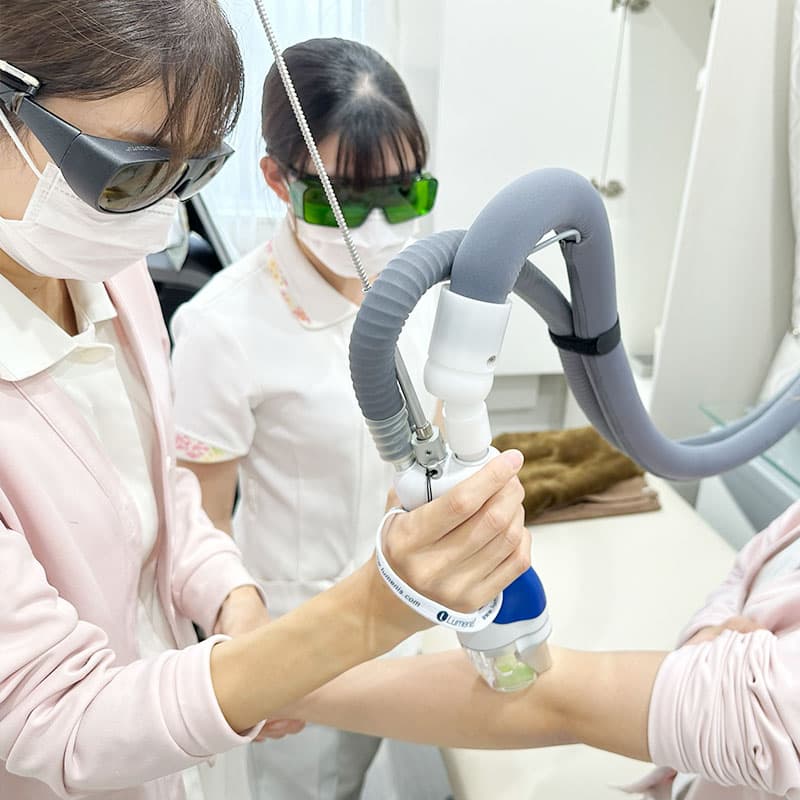 幅広い皮膚科業務を学べる